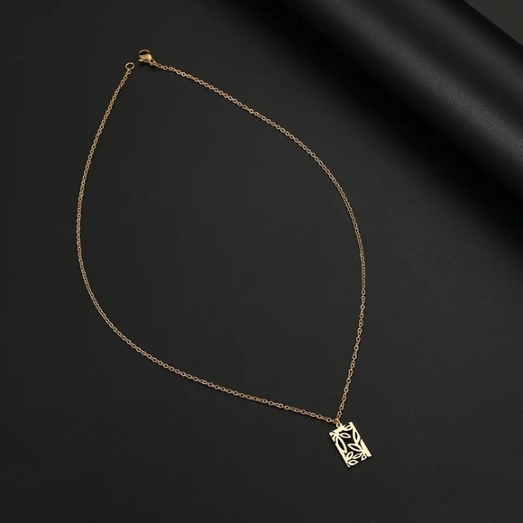 ⚜️[𝟯/$𝟭𝟴]⚜️NEW Floral Charm Stainless Steel Necklace - Picture 8 of 11